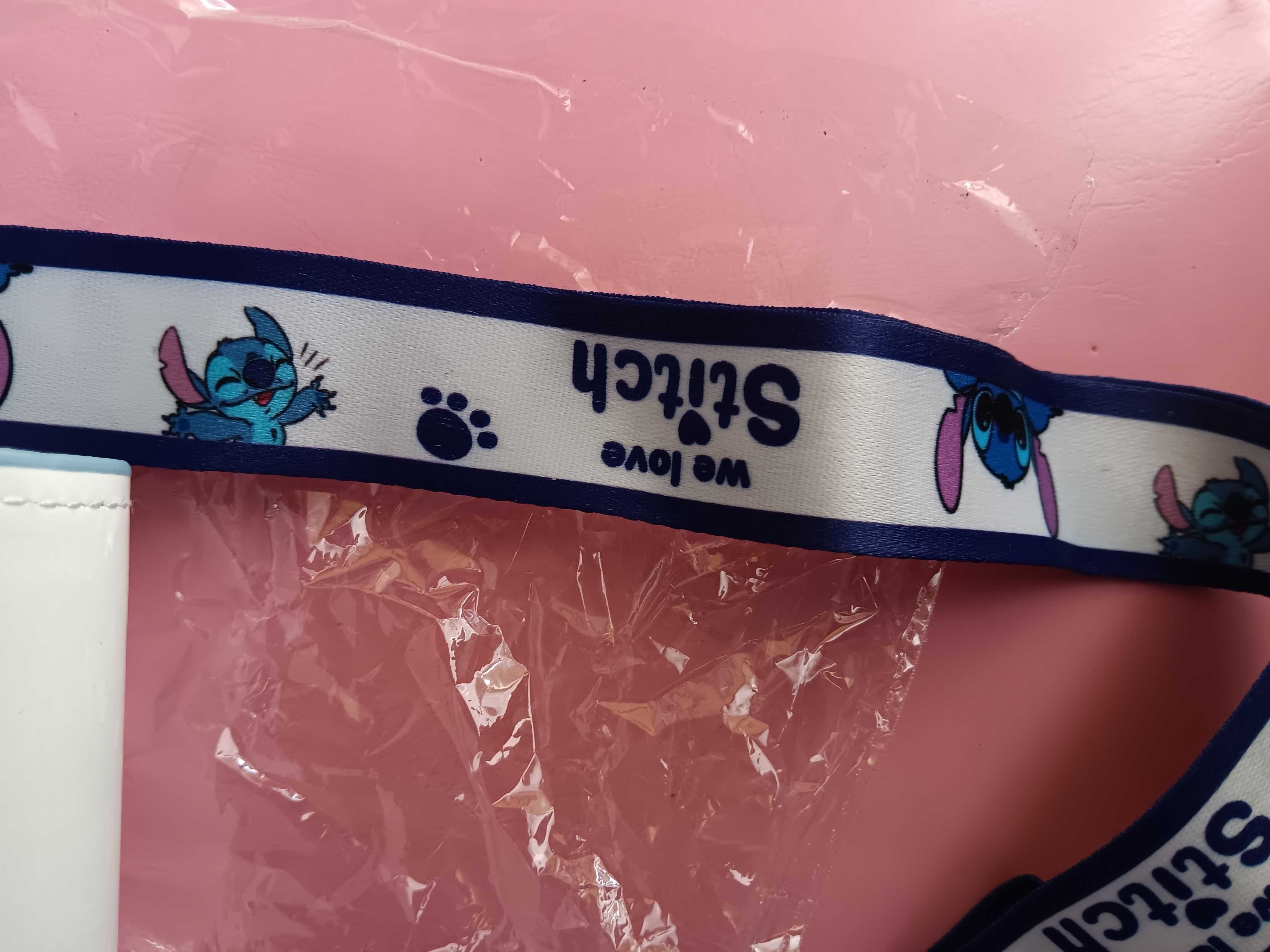 Bolsa pequena rígida Stitch com alça regulável