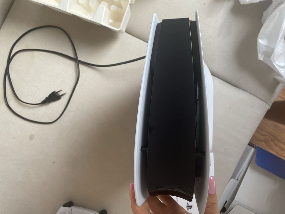 PlayStation 5 komplet: konsola, pad, pudełko