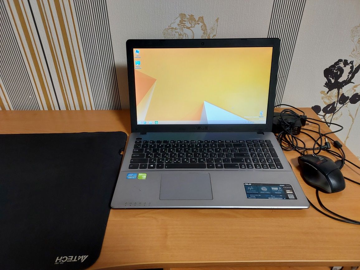 Продам ноутбук Asus x550c Intel Core i3-3217U/RAM 4 ГБ/GeForce GT 720M