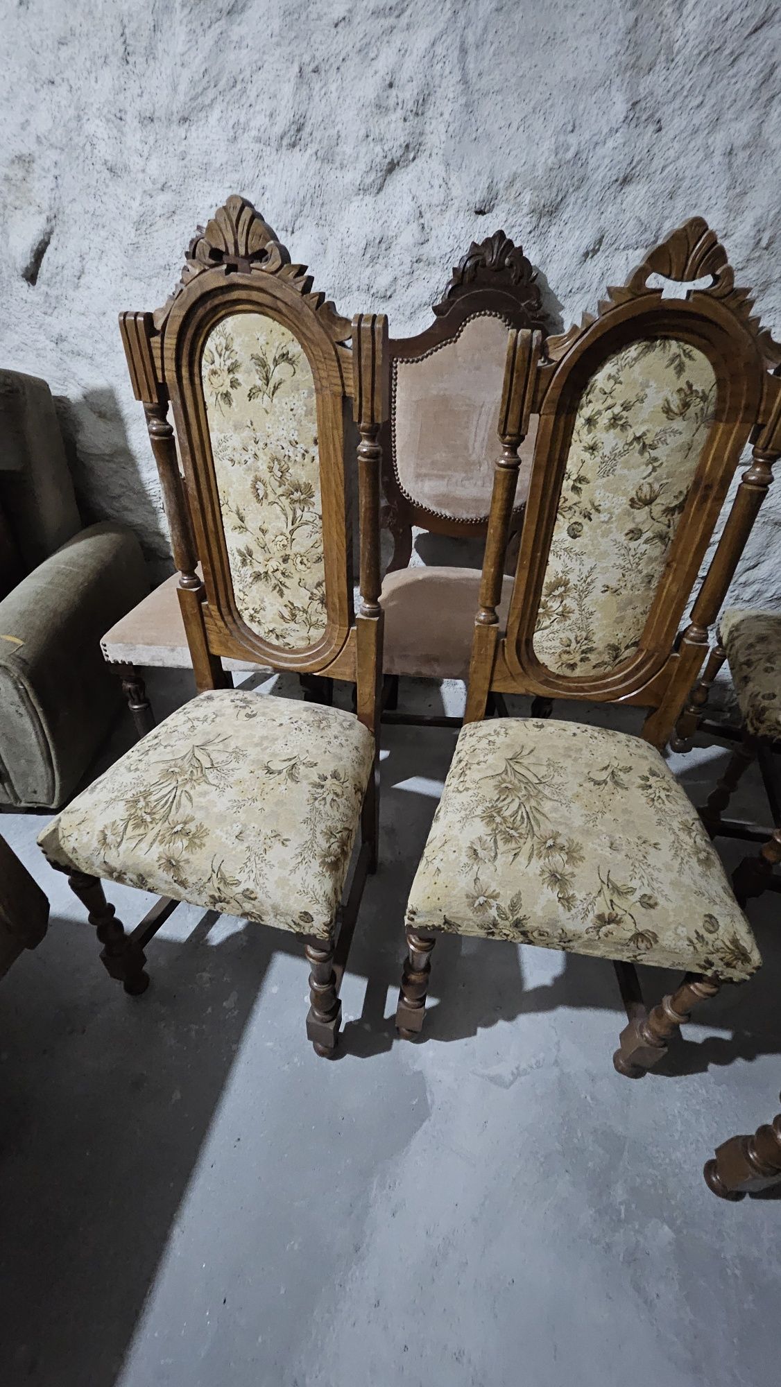 Mesa Vintage em Madeira Maciça com 8 Cadeiras