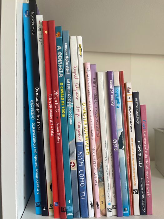 Vende-se Vários Livros para Criança