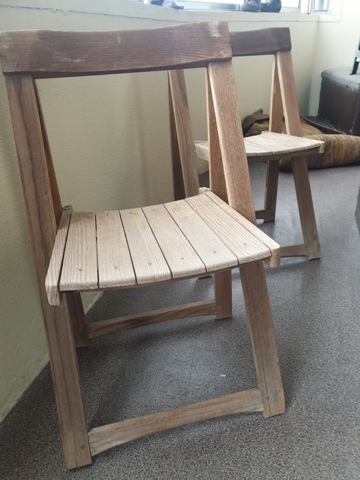 Cadeiras em madeira exterior interior