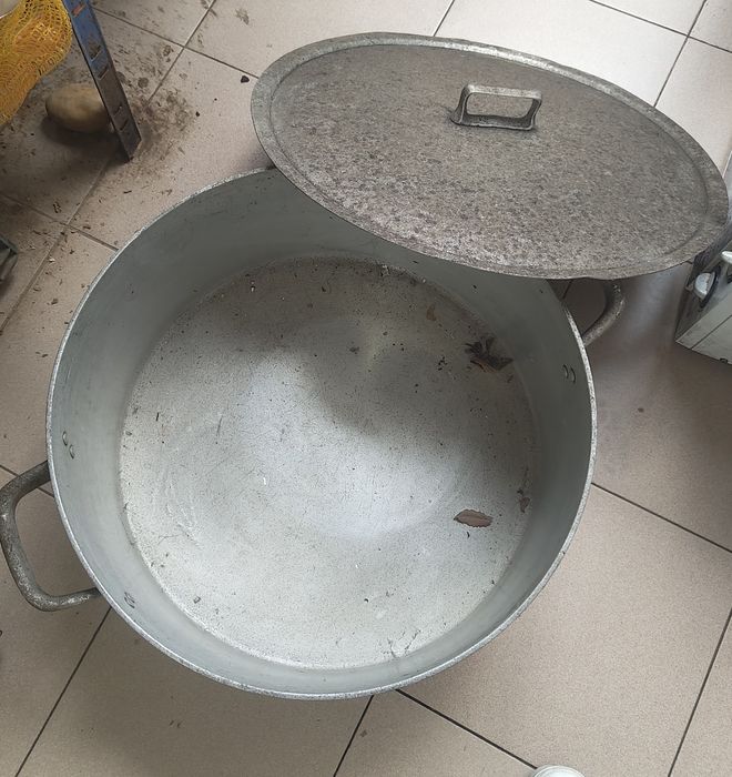 Tachos grandes em ferro