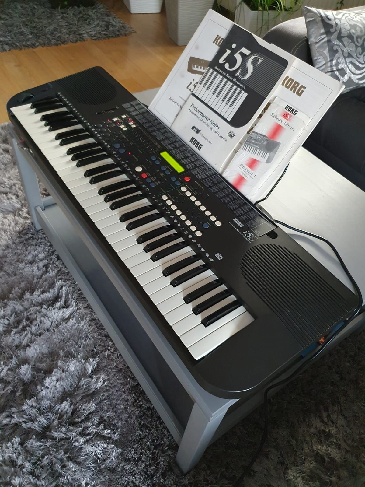 Keyboard Korg i5s - stan kolekcjonerski