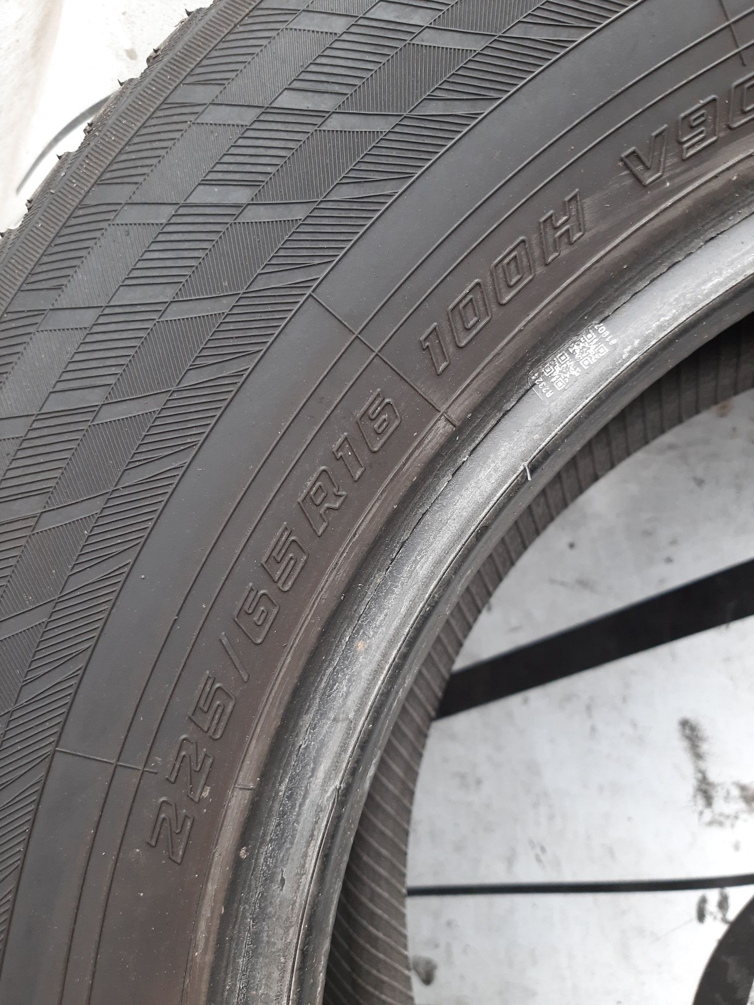 2x 225/65r16 100H Yokohama BluEarth Winter V905