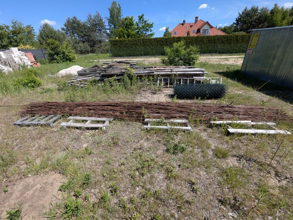 Materiały, pozostałości po budowie, stał zbrojeniowa