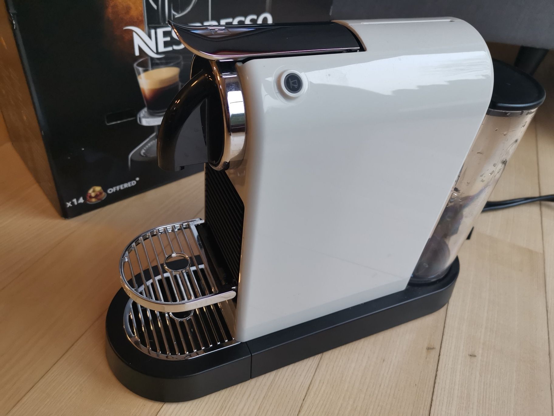 Ekspres do kawy na kapsułki Nespresso