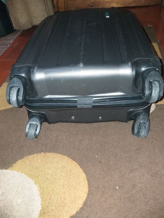 Mala de viagem de cabine como nova rigida impecável com 55×40×20 cm .