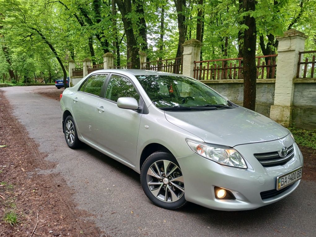 Toyota corolla  бензин 1.6