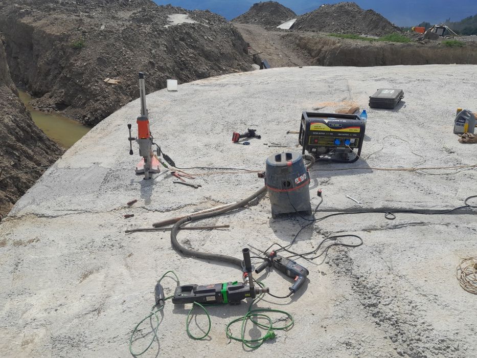 Алмазне буріння в бетоні яма, цеглі , отвір в стіні, фундаменті. Керн