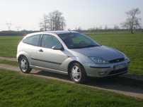 Ford Focus srebrny diesel 1,753 dm3, 2002 rok