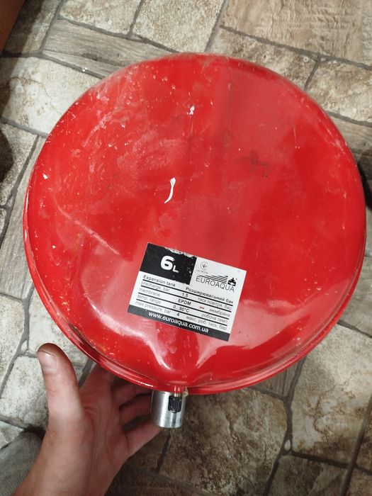 Продам бачок 6л для опалення