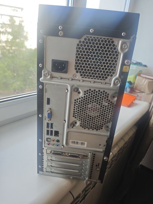 Стационарный компьютер Lenovo + монитор LG 21,5''+ клавиатура, мышь