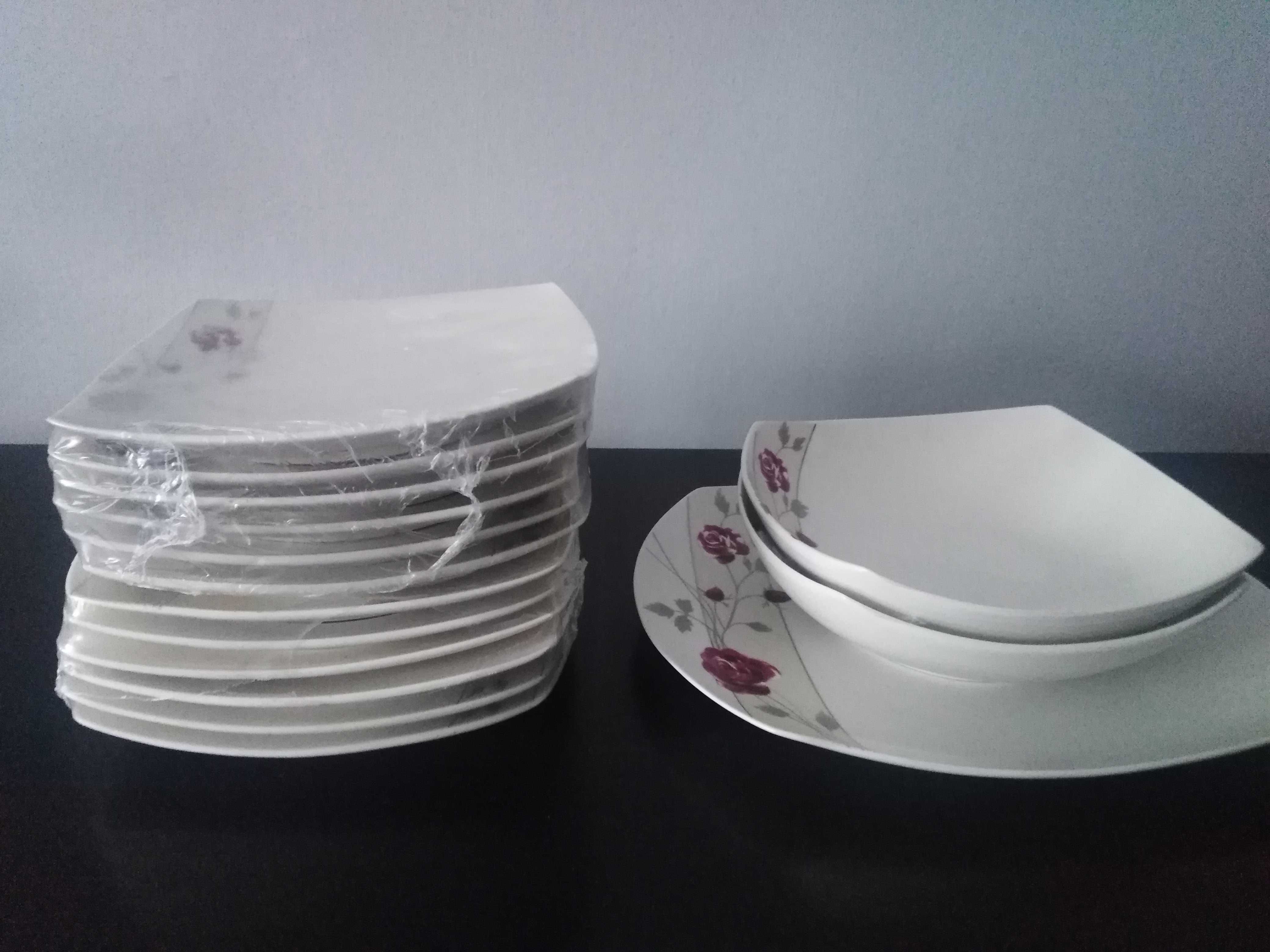 Zestaw talerzy i półmisków porcelana Tułowice - 12 talerzy 3 półmiski