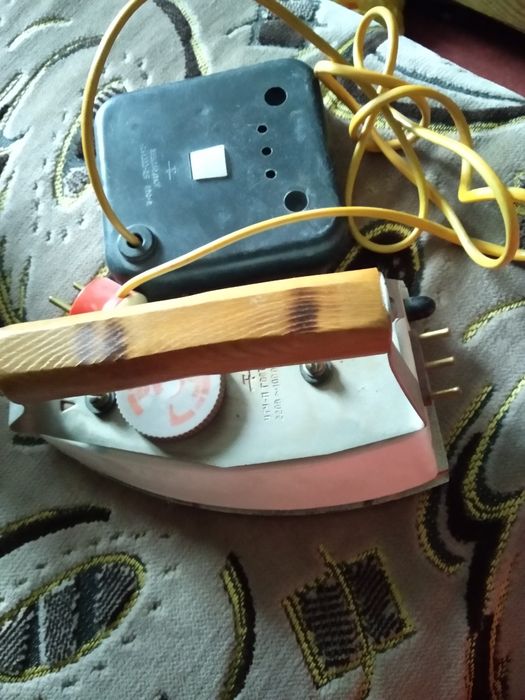 Продам электро утюг