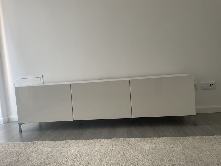 Consola modelo Besta IKEA