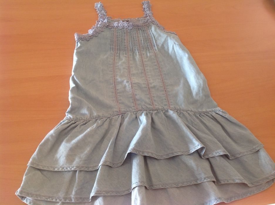 Dois Vestidos de menina, Zara 4/5 e 8 anos