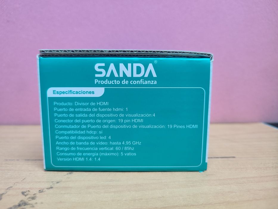 HDMI Splitter with 4 Outputs64284350292739121