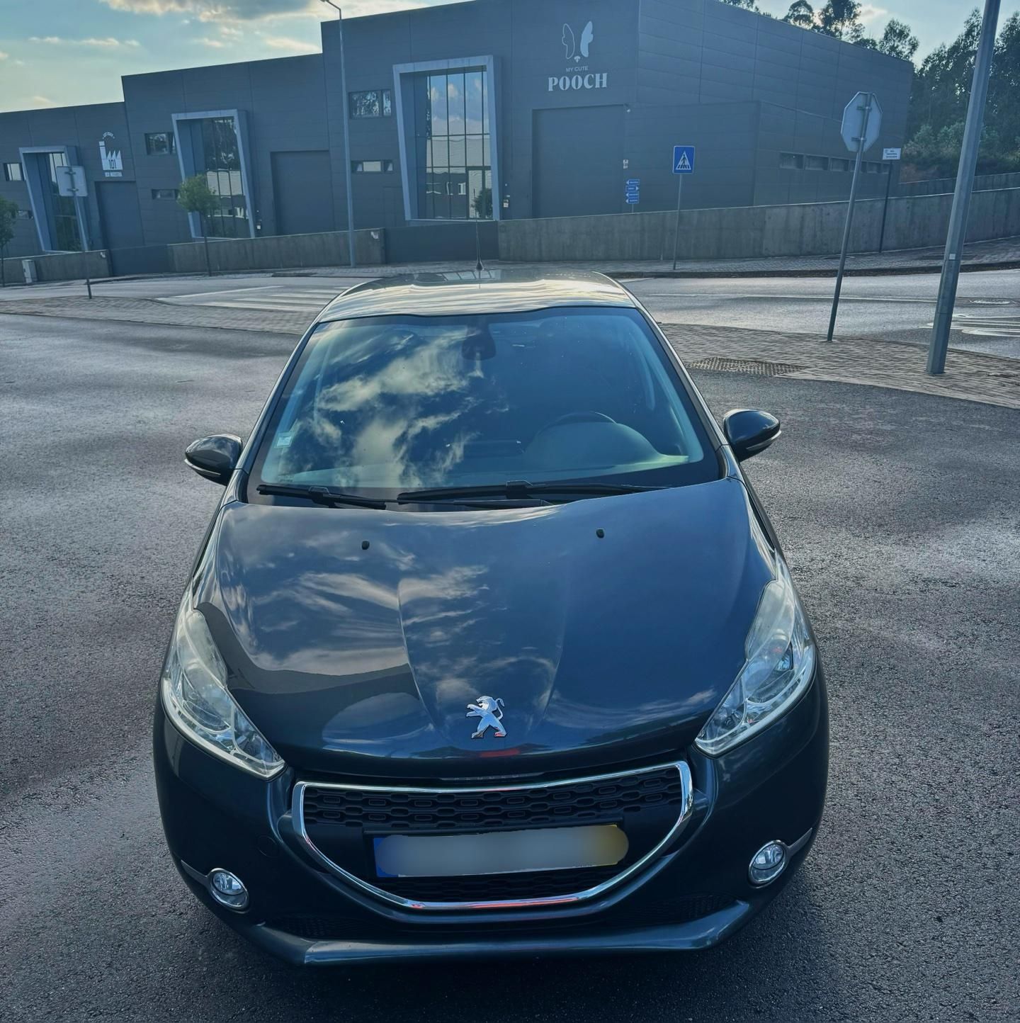 Peugeot 208 Hatchback 1.4 HDi