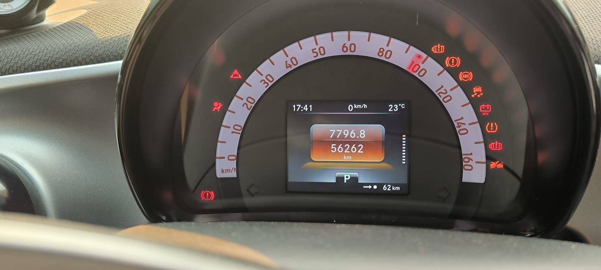 Smart Fourfour elétrico salvado