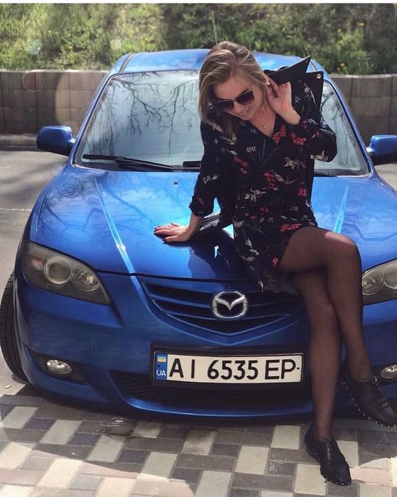 Mazda 3 Машина , водій жінка.