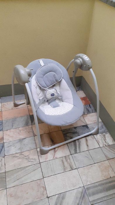 Espreguiçadeira com música e balanço automático chicco