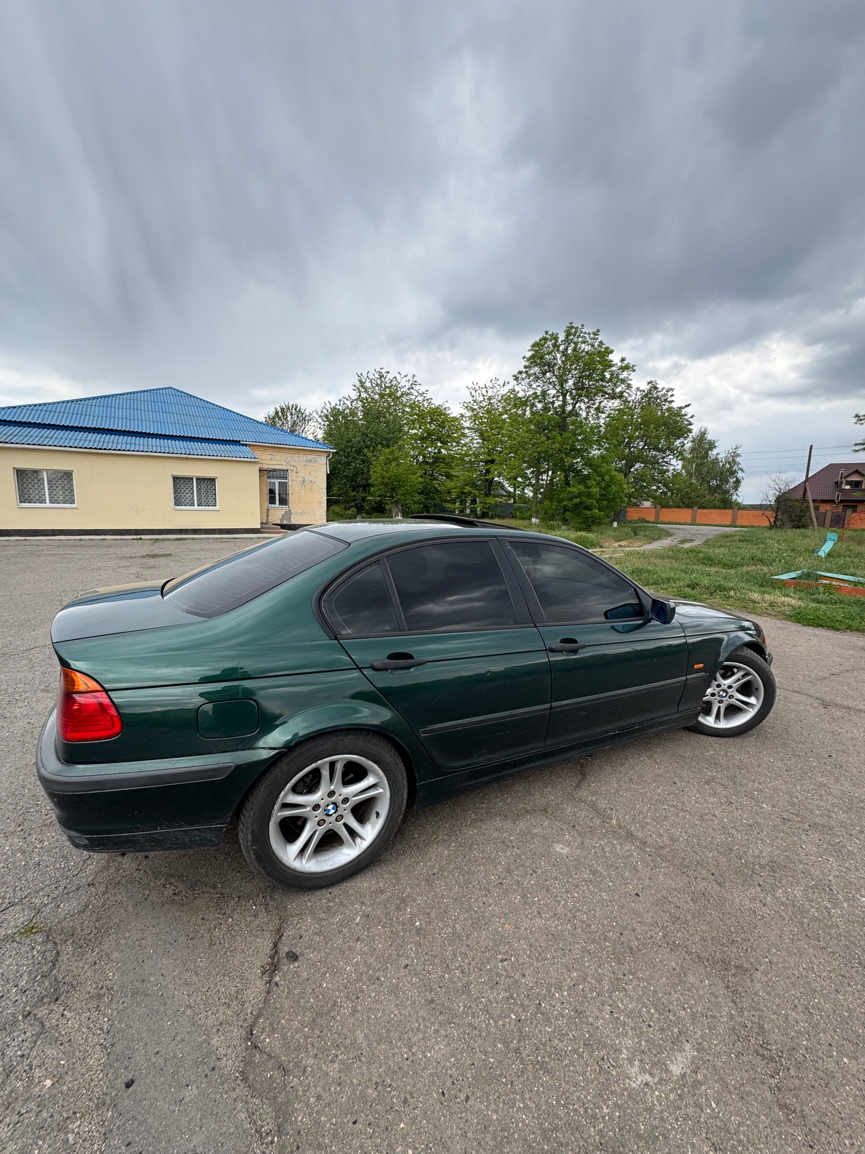Продам машину BMW 320D
