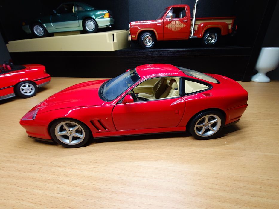 Легенда Ferrari 550 1996 року Фірми UT model 1:18
