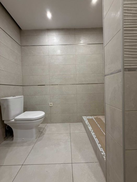 Продам котедж 480м  с.Шпитьки 17 км по Житом. трасі 15с.біля озера