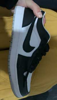 Продам кроссовки NIKE DUNK LOW