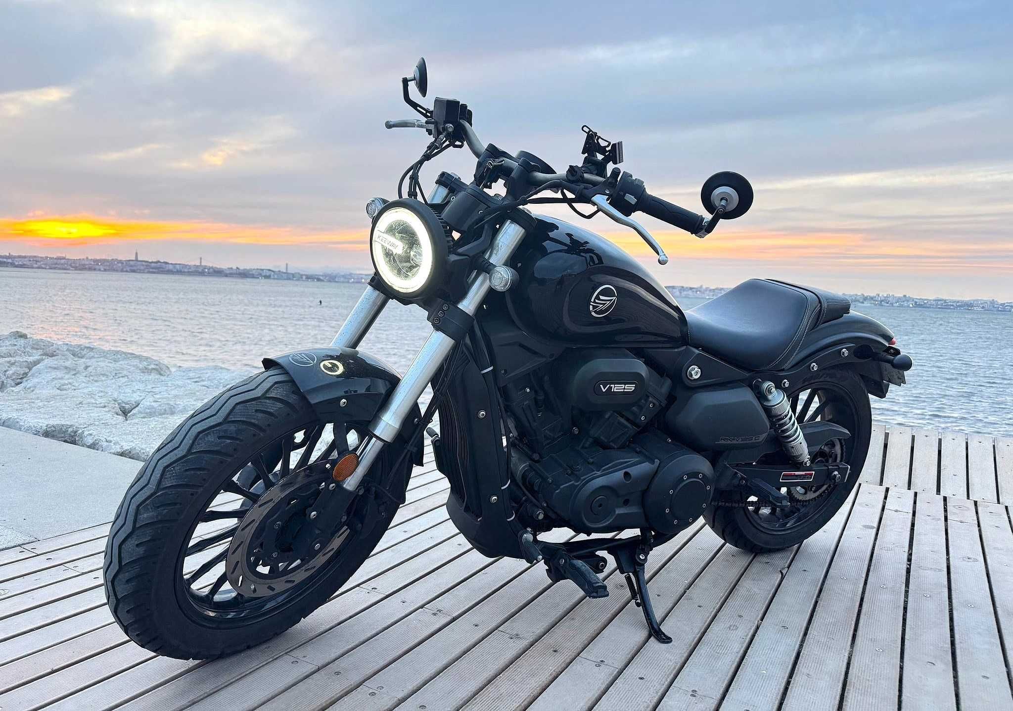 OPORTUNIDADE! Mota Keeway V-Cruise 125 – Pneus Michelin - 13.700km