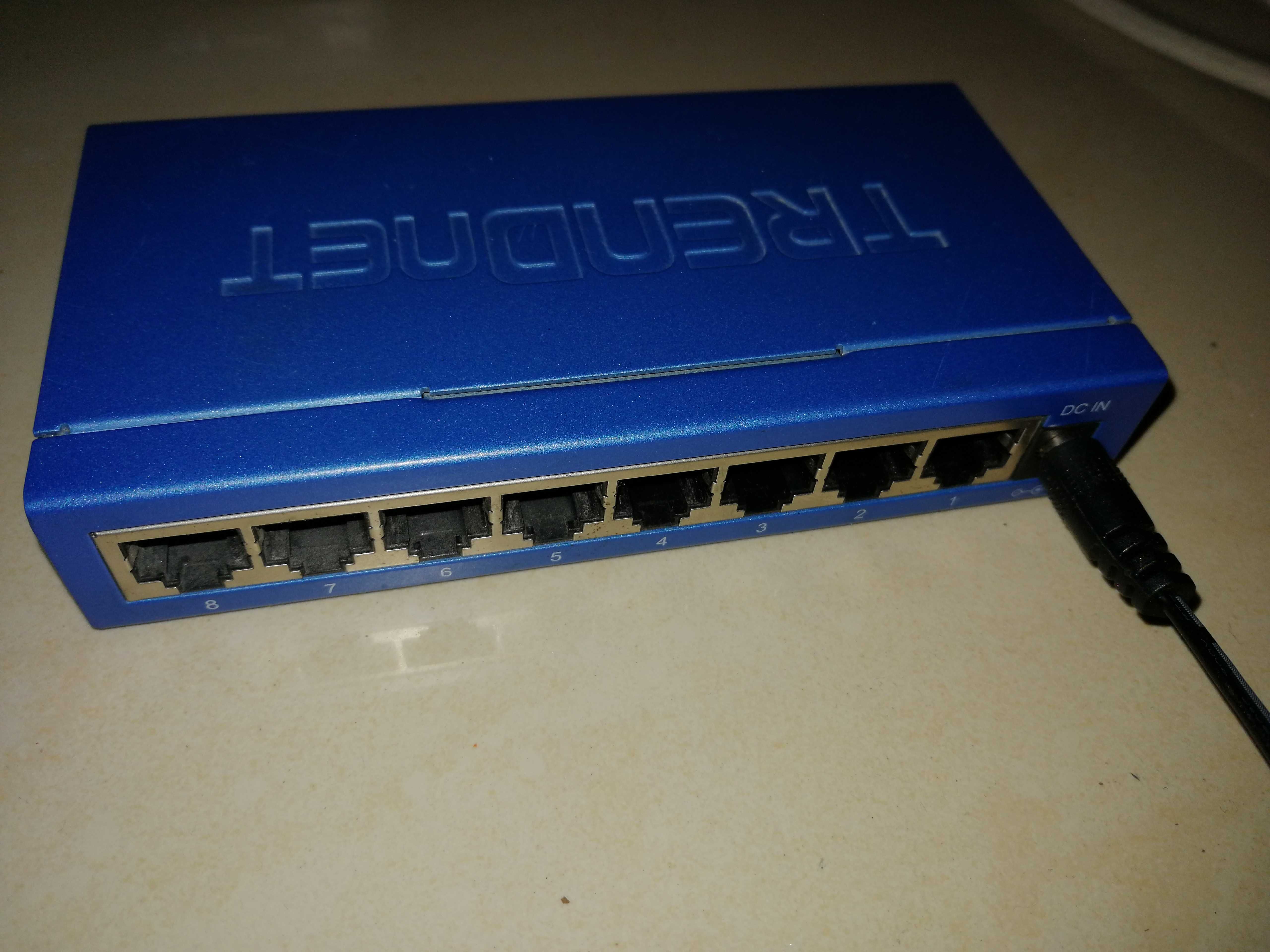 Switch przełącznik sieciowy TrendNet TE100 8 portowy 100Mbps