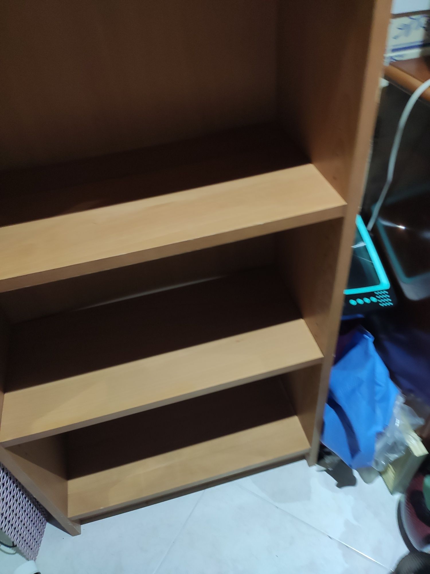 Estante robusta não é IKEA