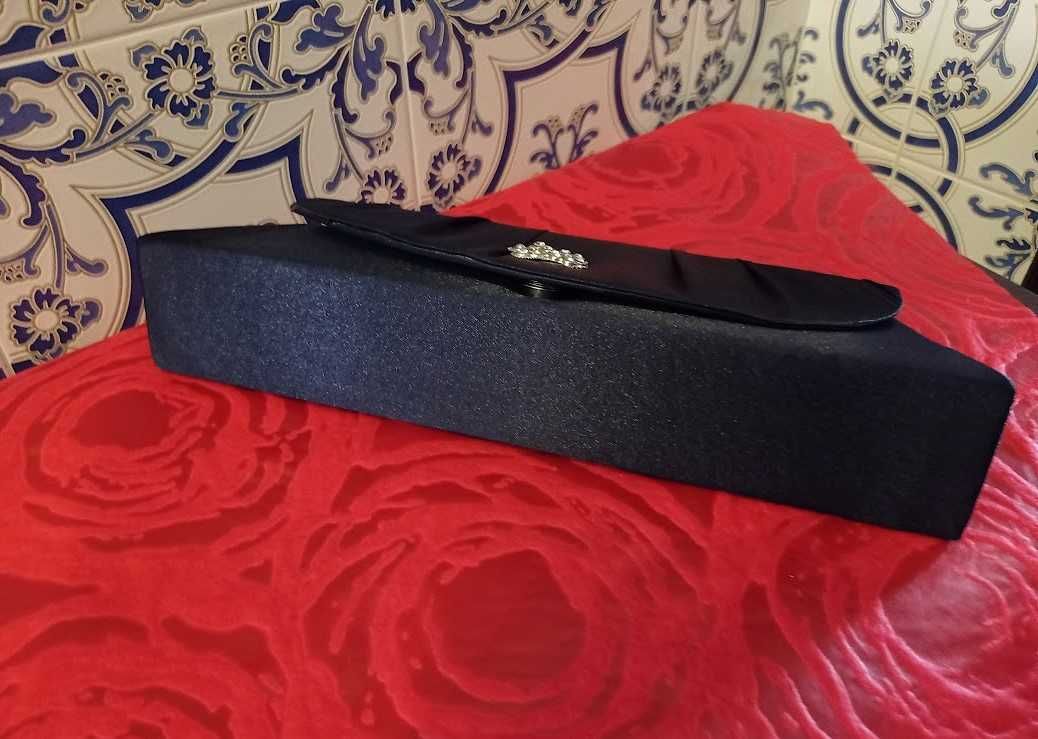 Bolsa Clutch de mão, elegante e feminina e intemporal