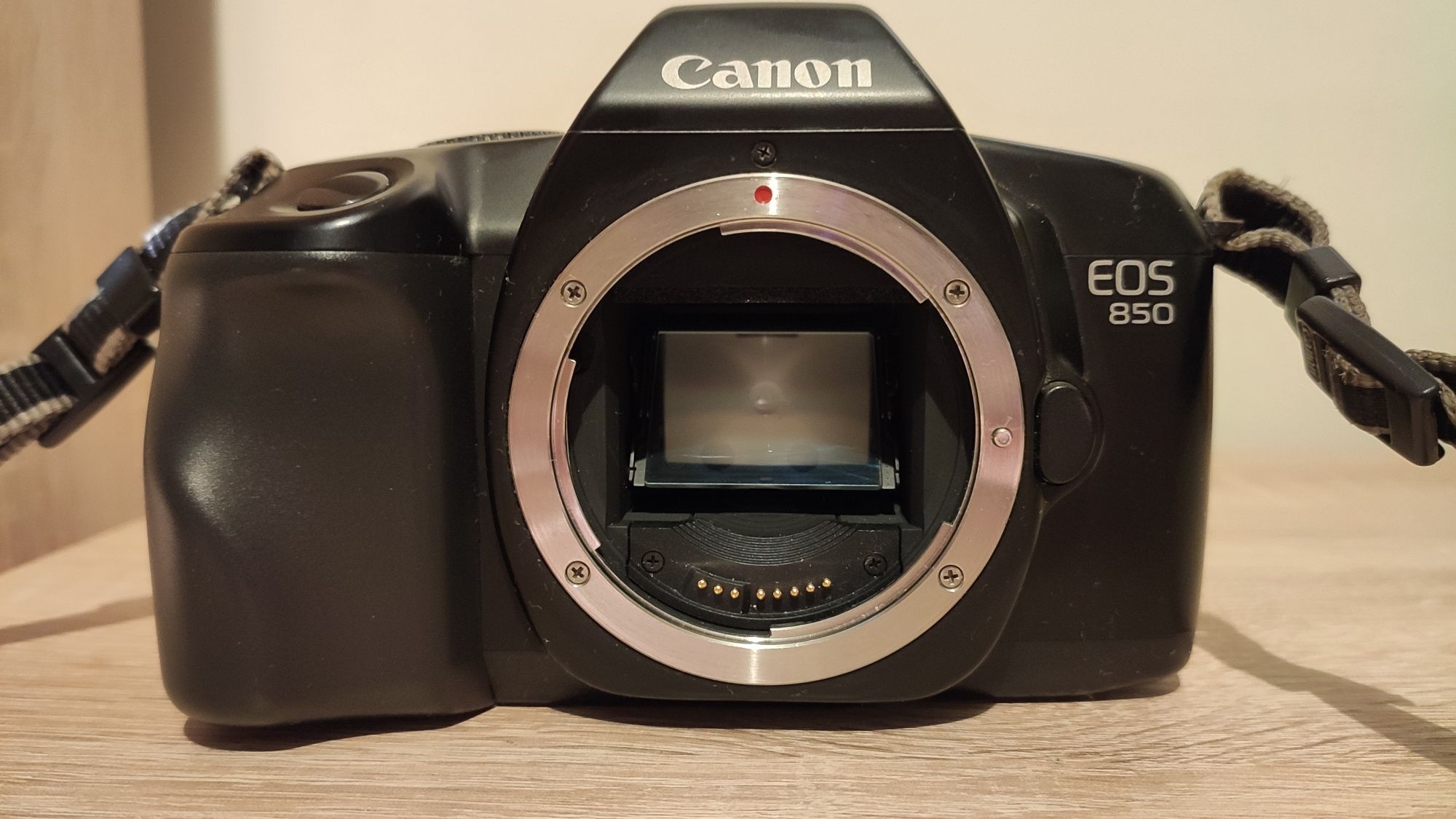 Canon EOS 850   Japan