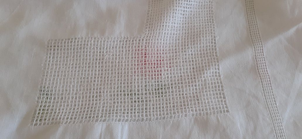 Maravilha de lençol com bordado manual de  bainha aberta larga. Linho