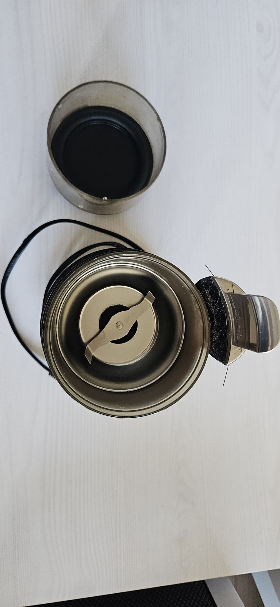 Sprzedam młynek do kawy De'Longhi model KG40