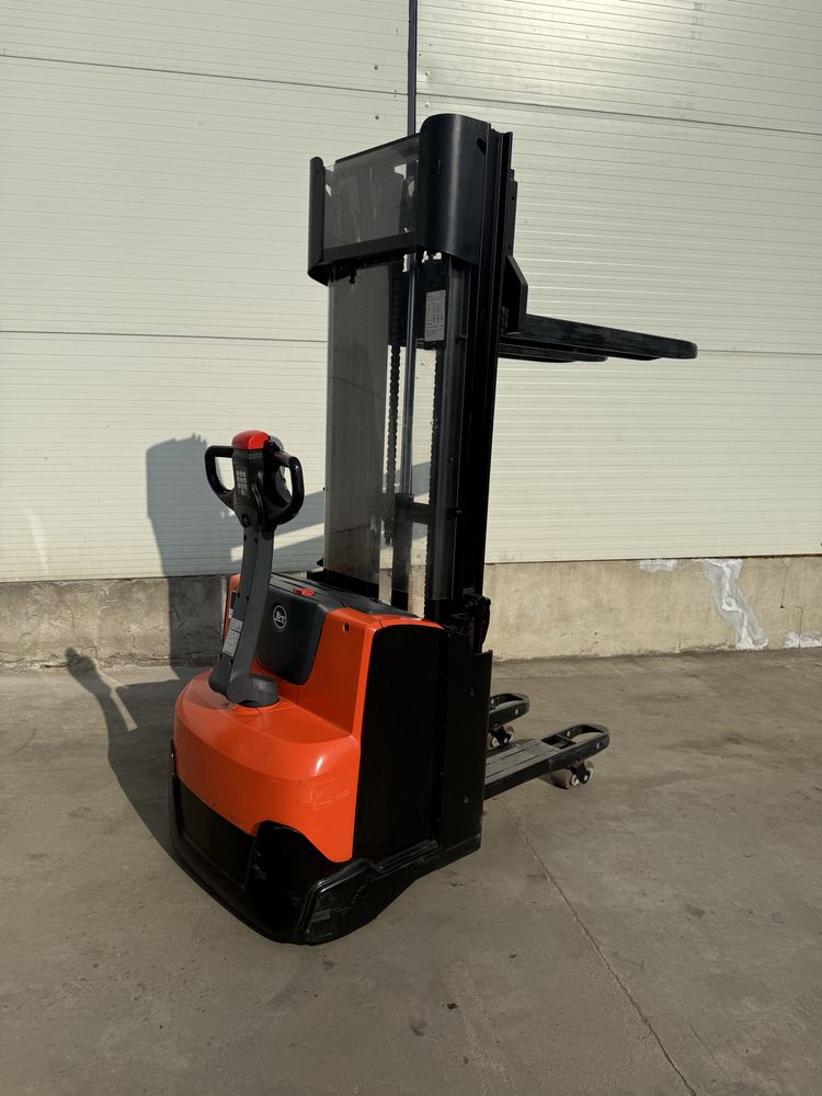 Toyota BT SWE120L Triplex 4.10 m wstepne podnoszenie 688 MTH
