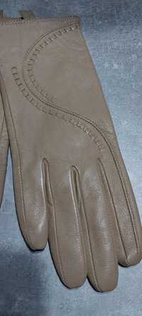 Beżowe rękawiczki