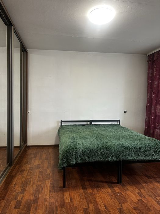 Здається 1-км кв. Дорошенка 18