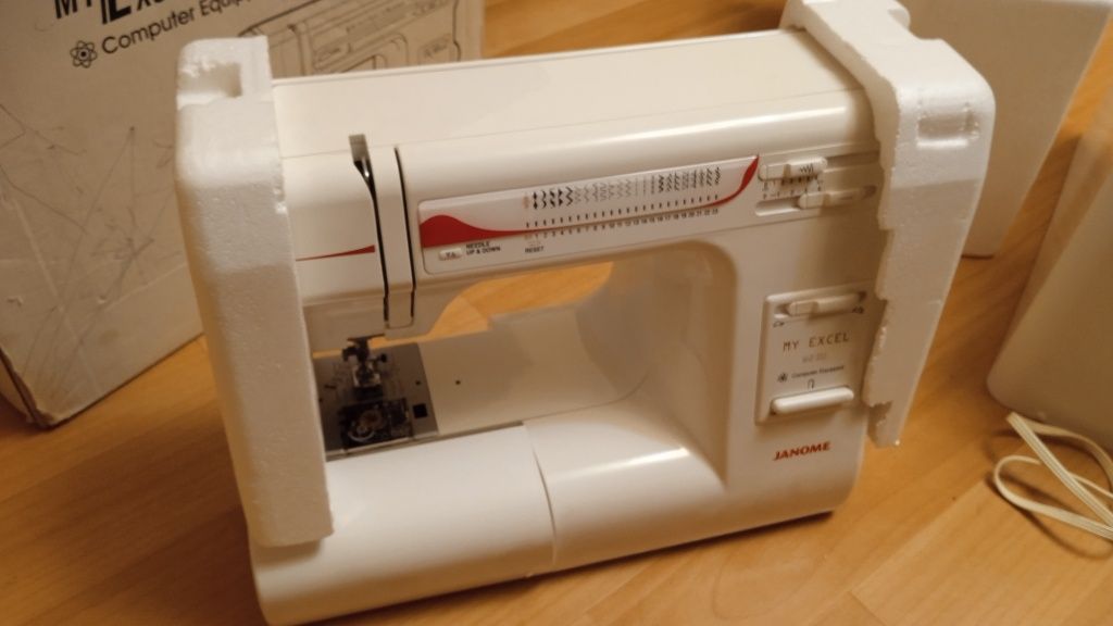 Швейна машина Janome Myexcel W23U