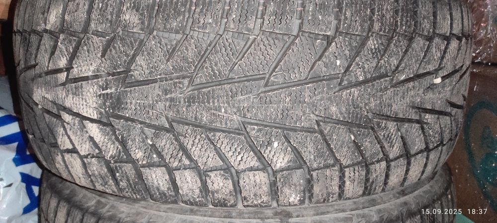 Зимові шини 225/55/16