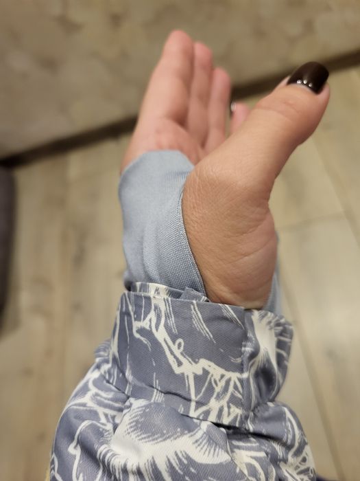 Жіноча гірськолижна курточка.