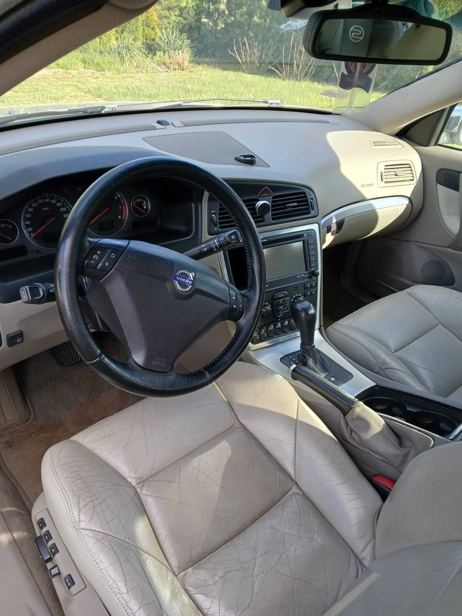 Volvo S60 2 5T AWD z LPG automat polift