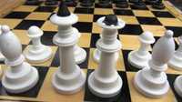 шахматы и шахматная доска новые, комплект, хороший подарок