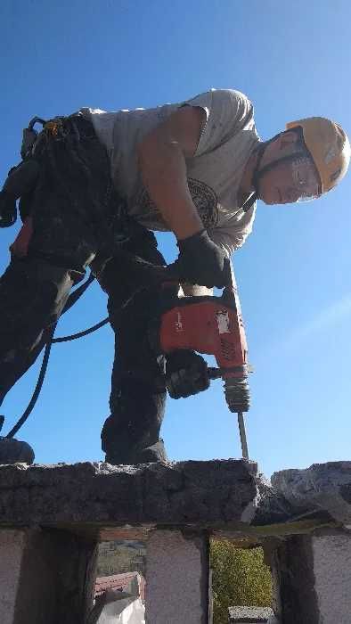 Prace na wysokości, czyszczenie rynien, uszczelnienie przecieków dachu