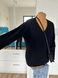 Czarny sweterek Massimo Dutti 100 % wełna