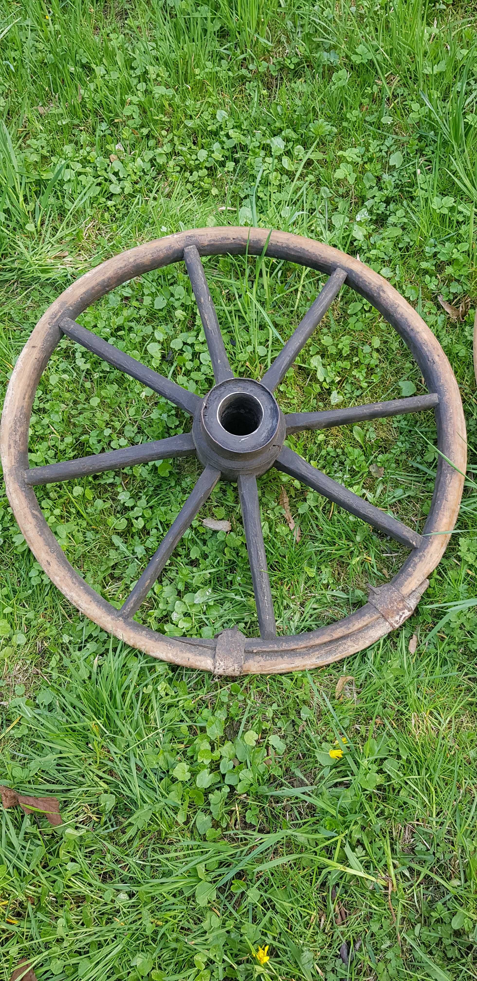 Stare drewniane koło
