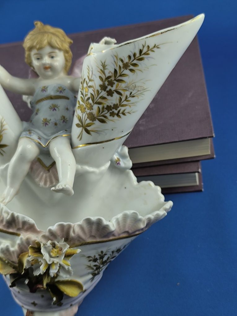 Wazon na ścianę z aniołkiem XIX/XXw. Kister Scheibe-Alsbach #porcelana