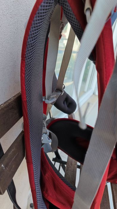 Porta bebé Littlelife Ranger S2 com capa de chuva e sol